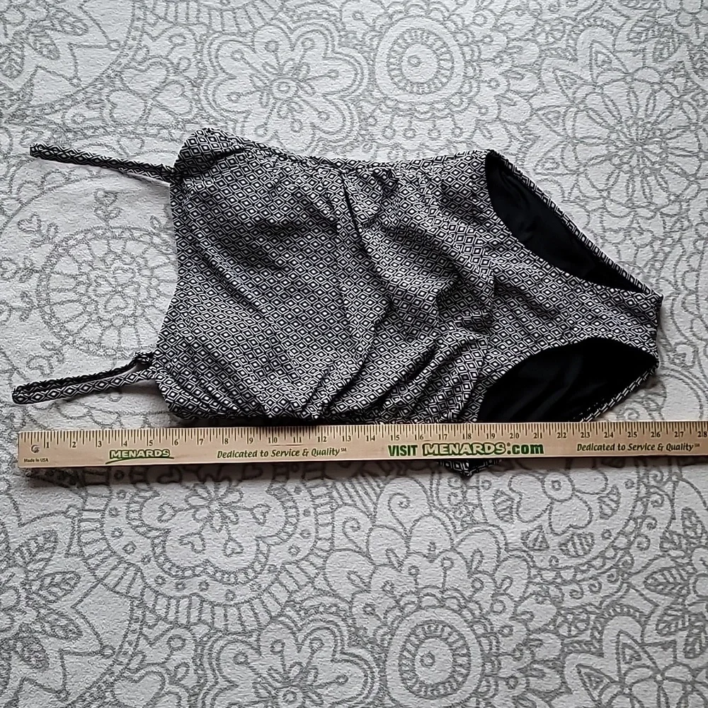 New DKNY One Piece Black and White Geometric Swim Suit Small